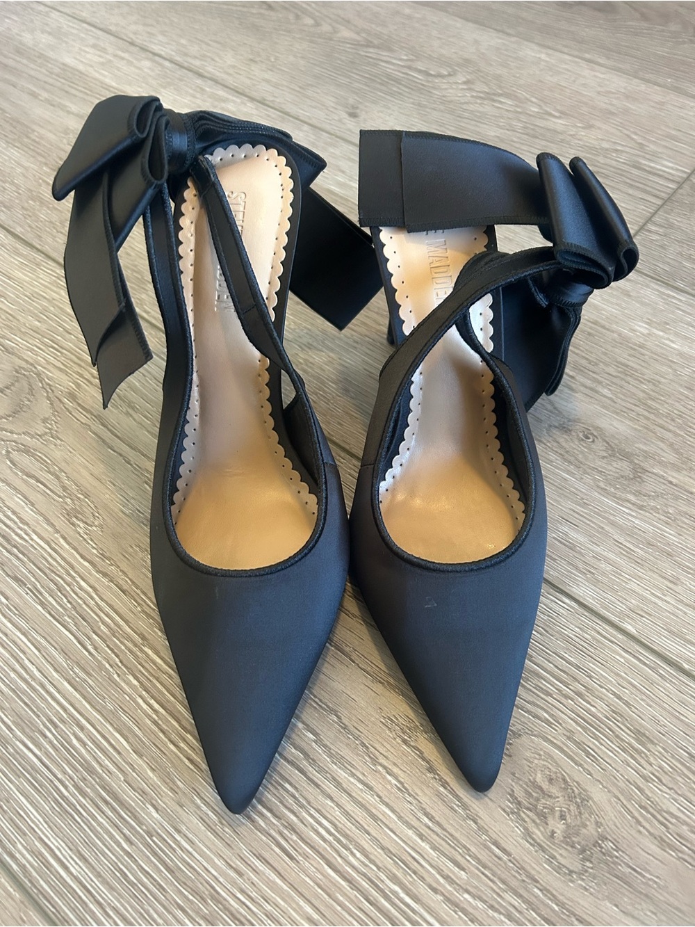 ✨ Steve Madden "Teacup" Black Satin Bow Pumps ✨ 11M